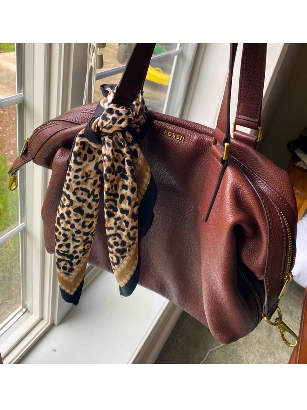 Fossil oxblood expandable bag